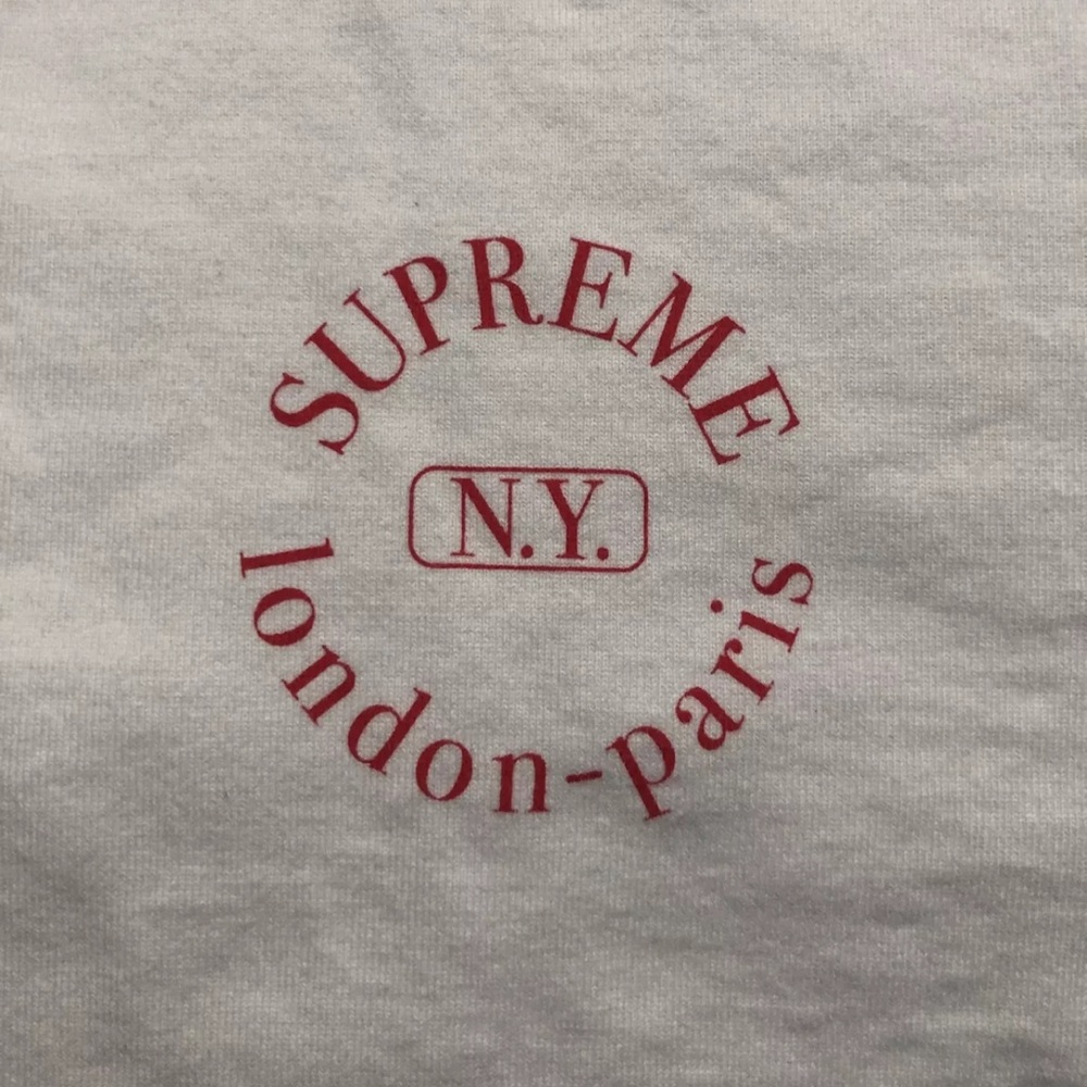 Supreme - Picture 4 of 6